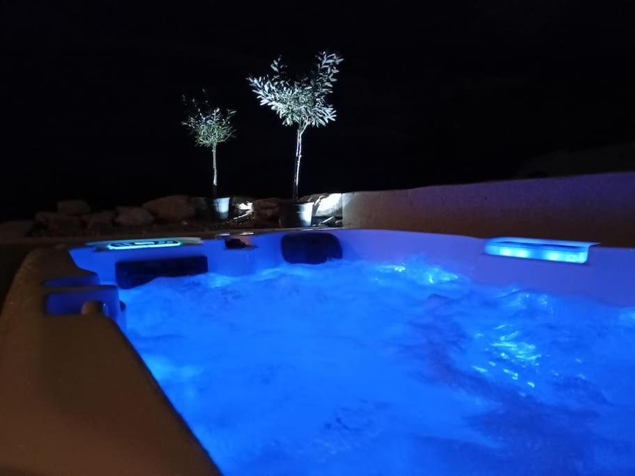 Gite De Charme Avec Jacuzzi Face Au Mont Ventoux Crestet Luaran gambar