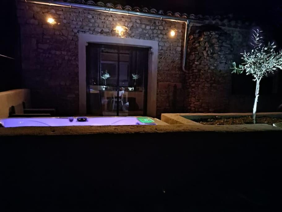 Gite De Charme Avec Jacuzzi Face Au Mont Ventoux Crestet Luaran gambar